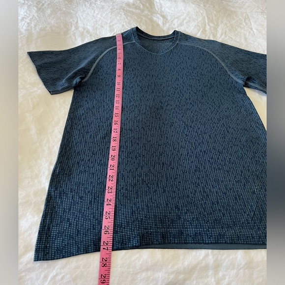 Lululemon | Men’s Medium | Blue Lightweight Short Sleeve Stretch Workout Shirt - Picture 3 of 7